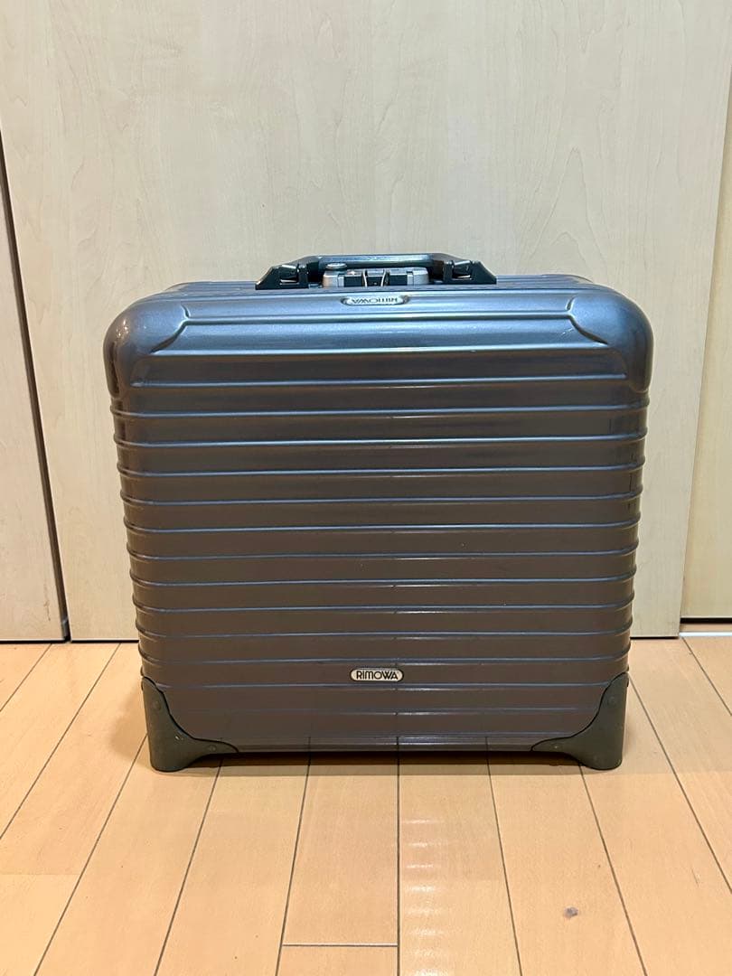 b*h様 Rimowa ビジネスとローリー 23L（機内持ち込み可／おまけ付）