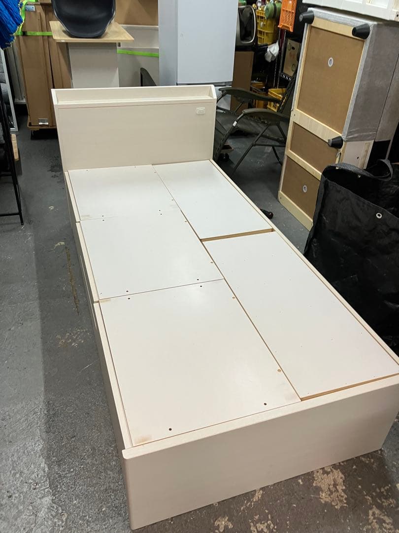 【大阪　直接引き取りのみ】②ニトリ　シングルベッドフレーム 引き出し付き