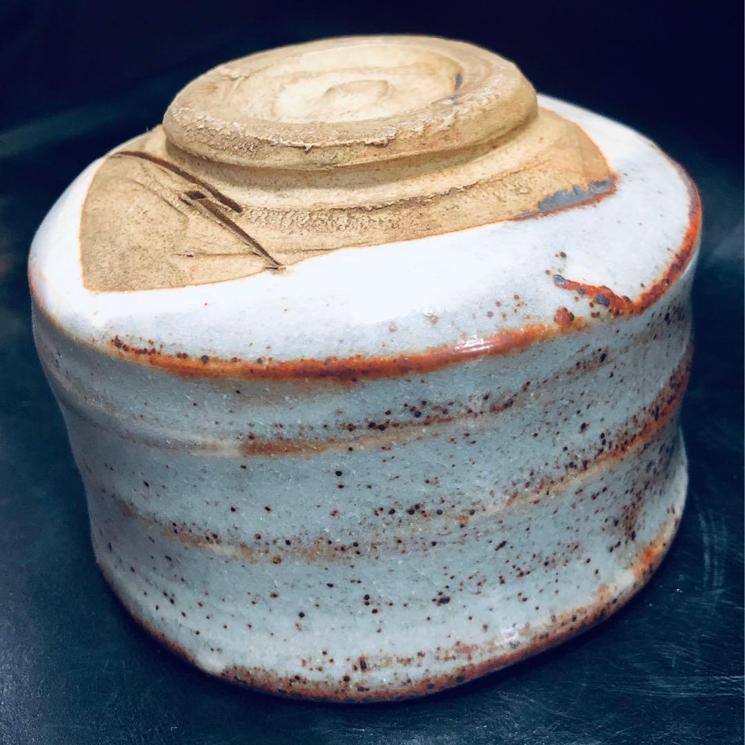 美しい古美術◆蔵から凄みのある古そうな鼠志野焼の抹茶茶碗が出て来ました。茶道具