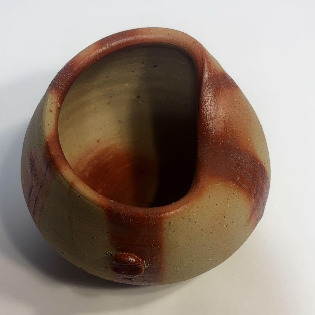 岡山県指定重要無形文化財保持者金重素山作　緋襷灰落とし　共箱付き