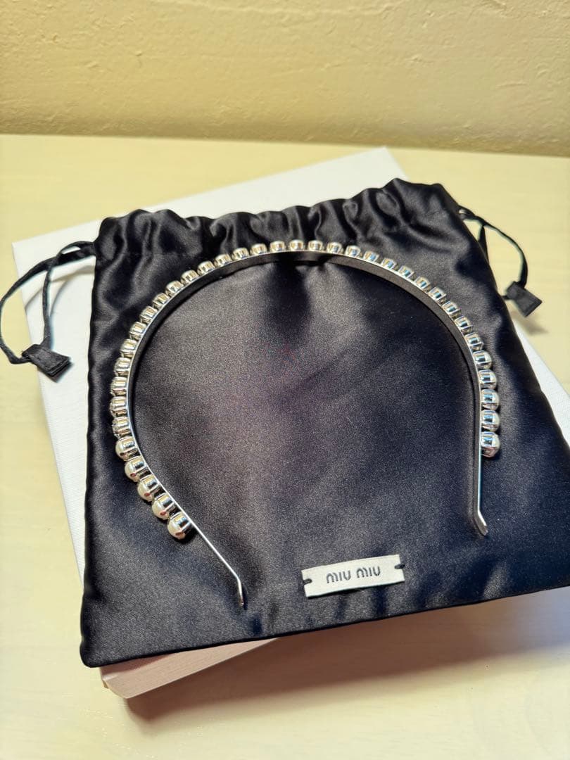 miu miu ビジュー付きヘアカチューシャ