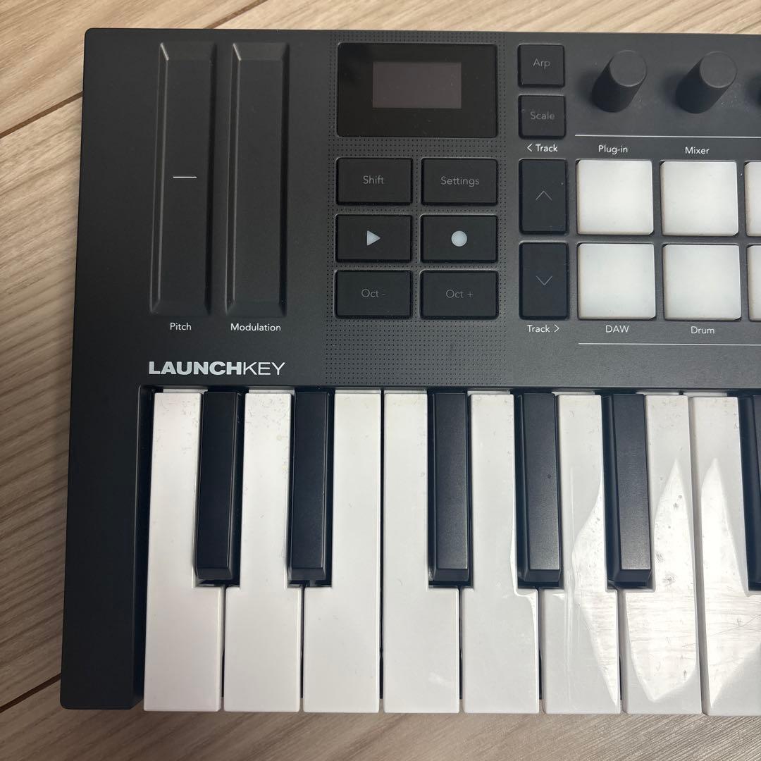 Launchkey Mini mk4 25 MIDIコントローラー