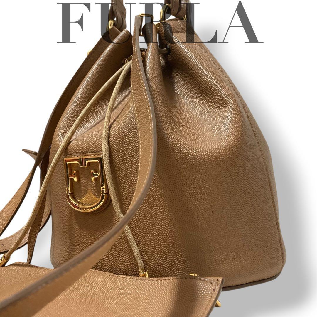 【美品】フルラ　バケット　巾着ショルダーバッグ　ロゴ金具　レザー　茶色　斜め掛け