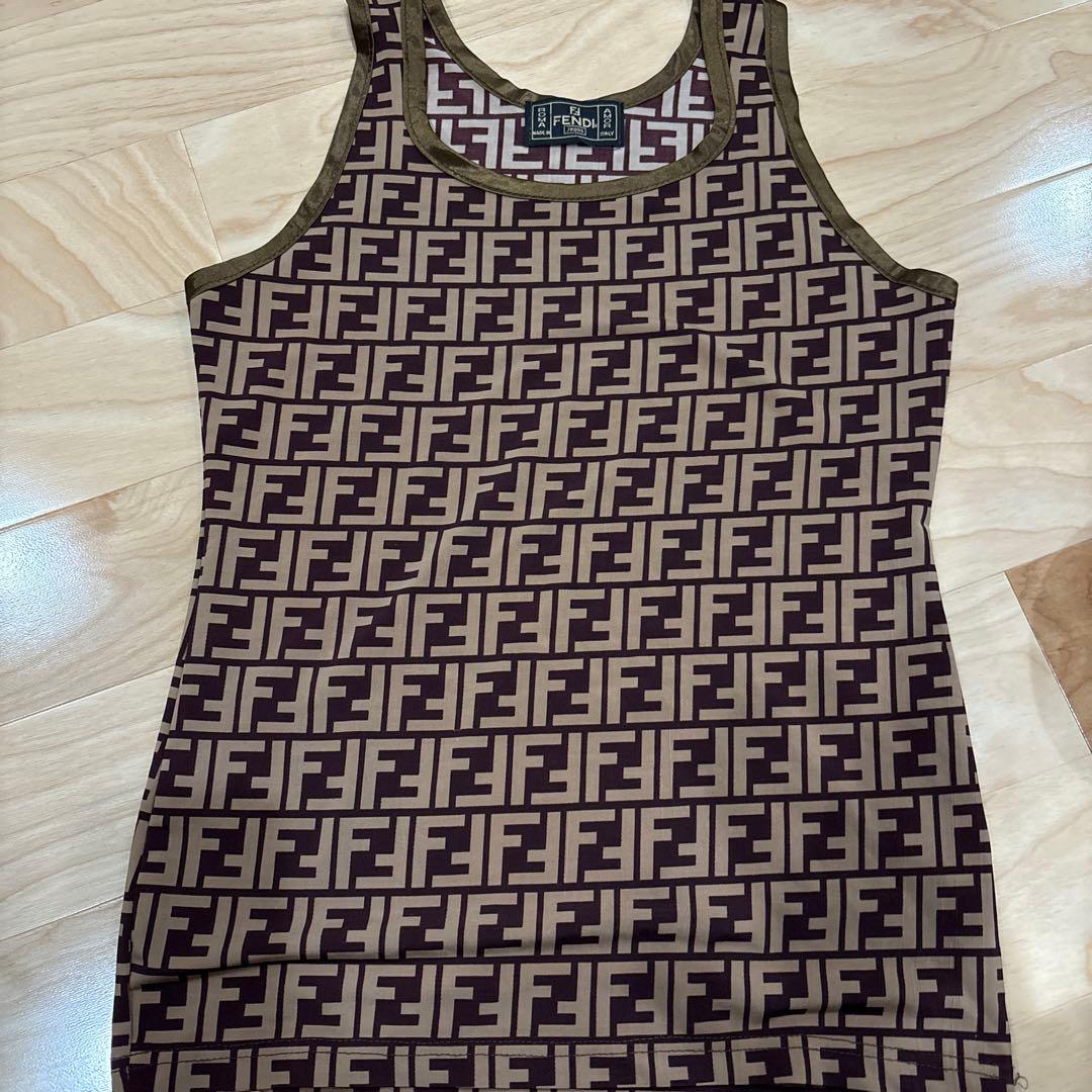 FENDIタンクトップ