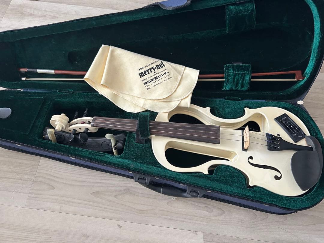 値下げ交渉可　電子ヴァイオリン　タグ付き