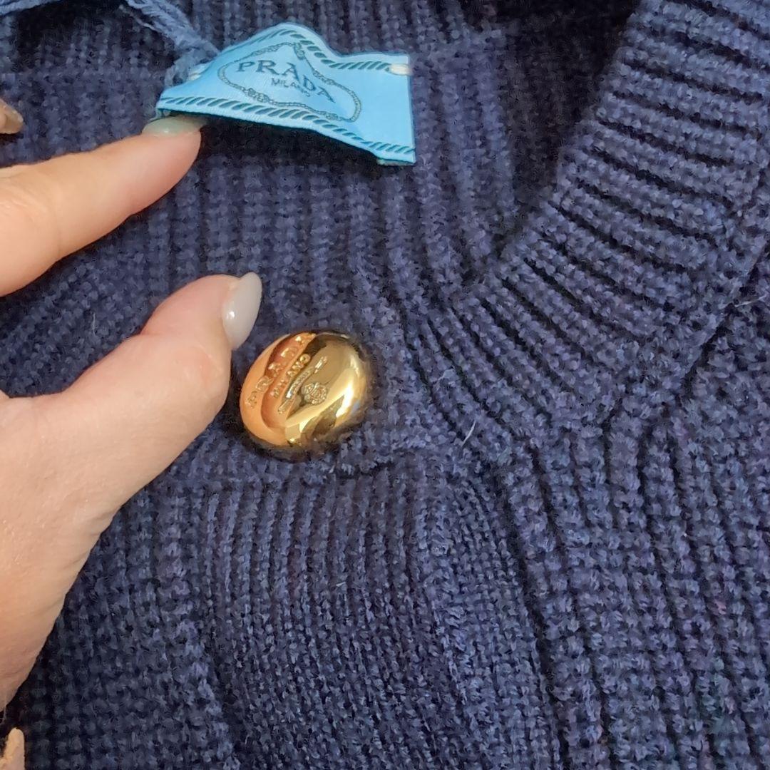 プラダカーディガン