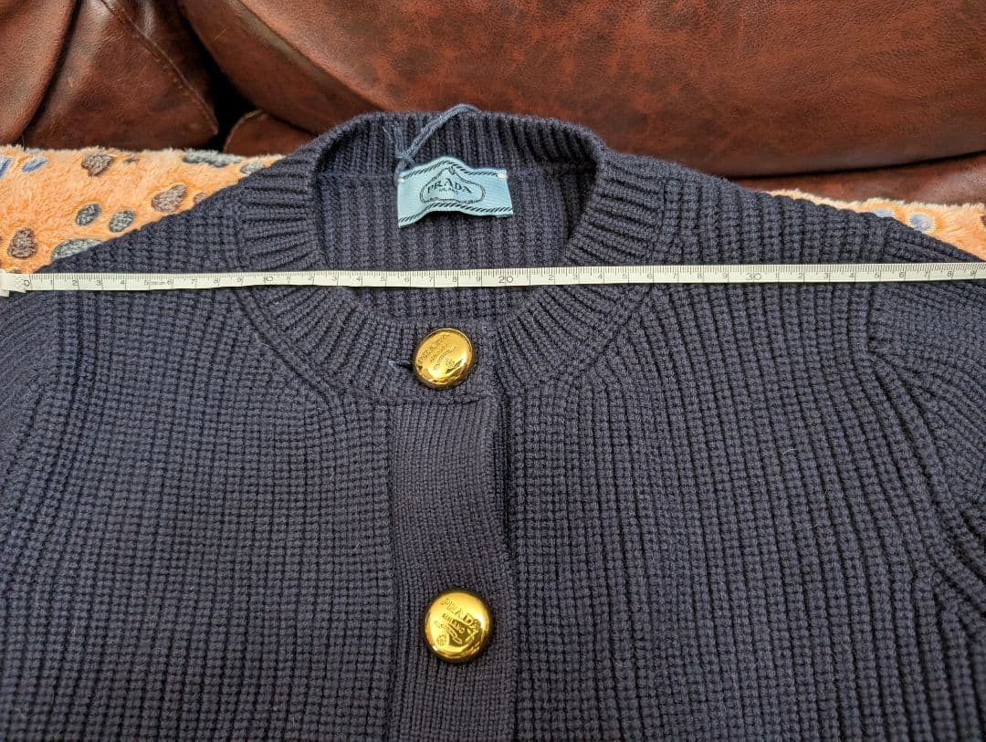 プラダカーディガン