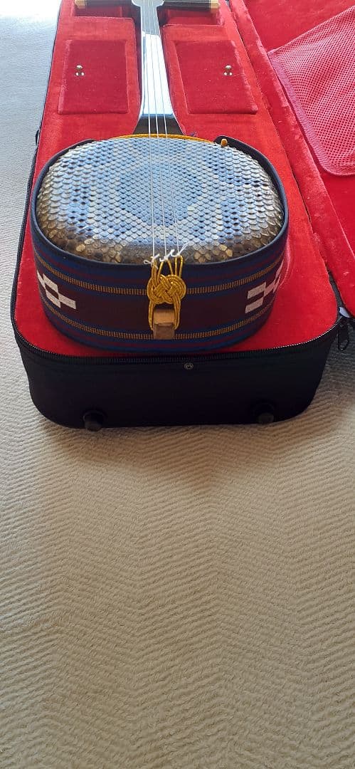 高級品沖縄三線豪華セット②☆ケース付属品多数☆両面本ヘビ革本蛇革リアルスネーク