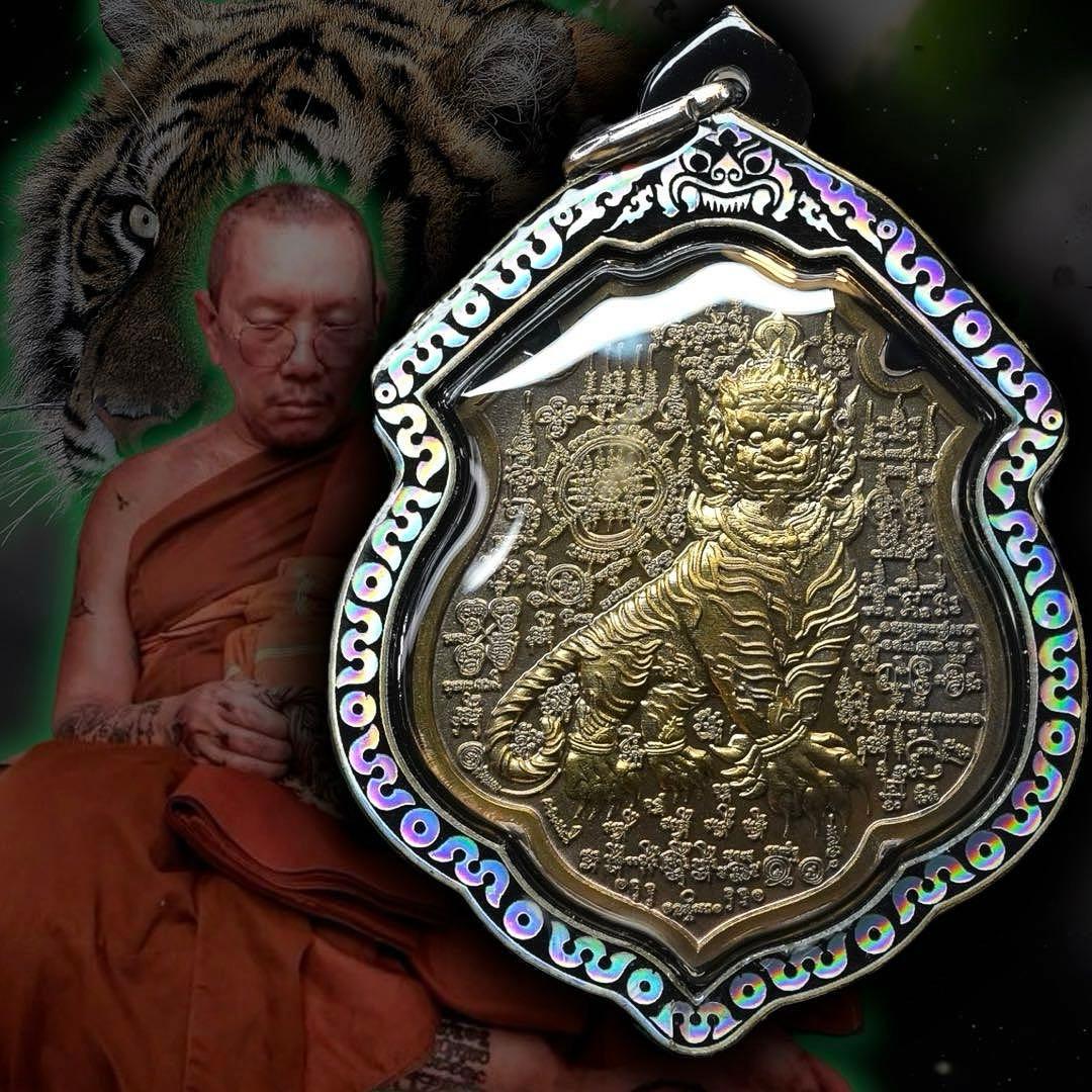 袈裟入り　チャナイ師の伝説の虎王と秘術　プージャオサミンプラ　プラクルアン　E