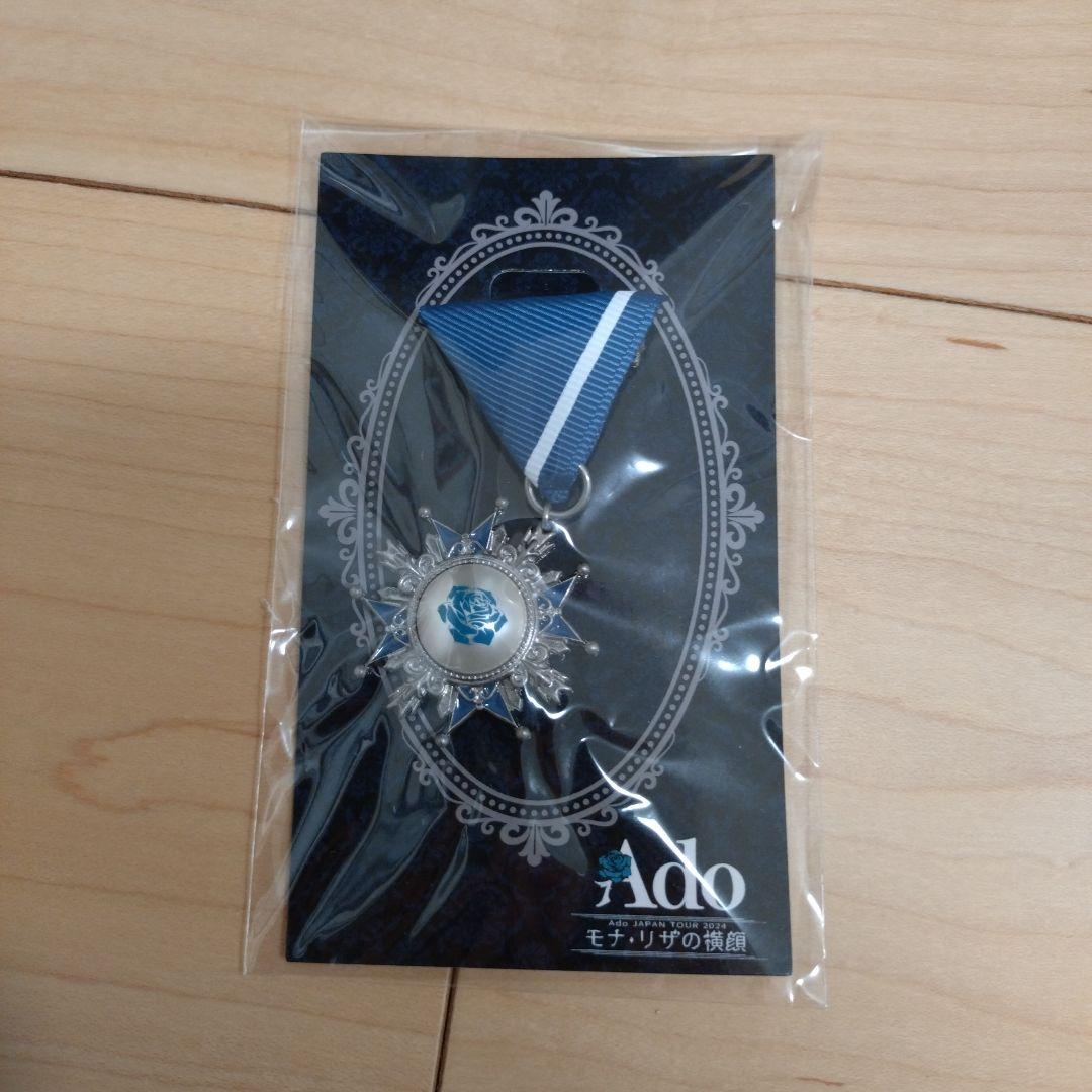 Ado ペンライトとVIP限定バッジセット