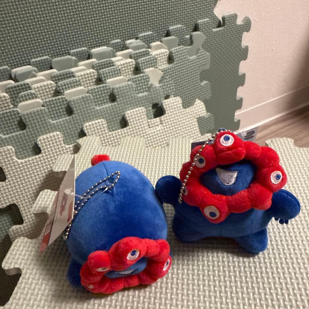 青い目の多いキャラクターぬいぐるみ