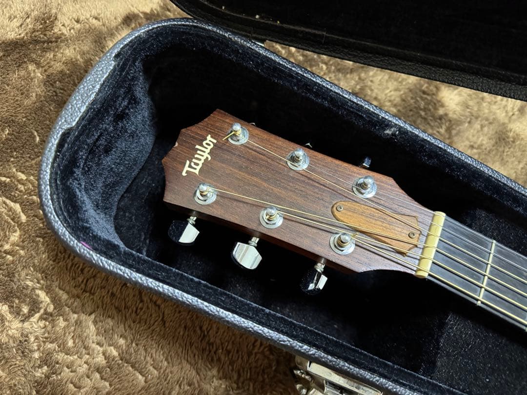 Taylor 214ce 純正ハードケース付き