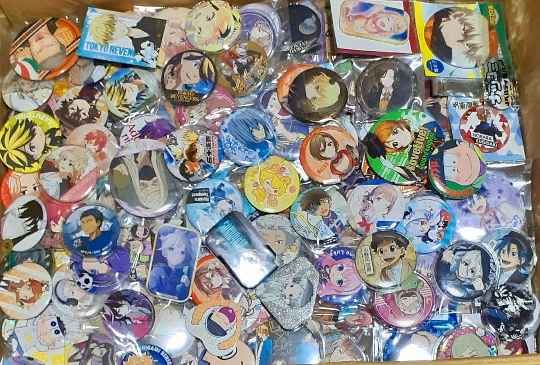 アニメ キャラクター 缶バッジ 大量 1200点 まとめ売り
