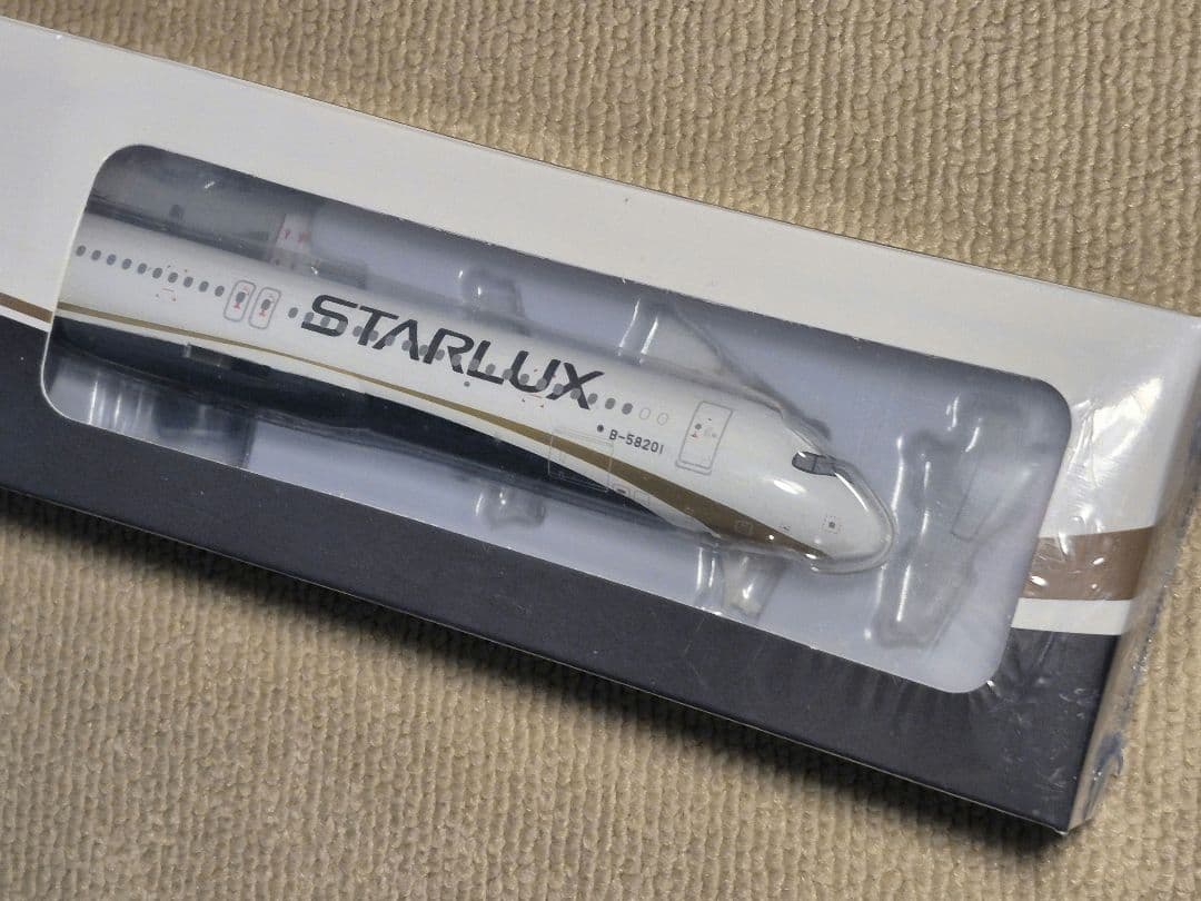 1/200 HOGAN　STARLUX　AIRBUS A321neo　模型