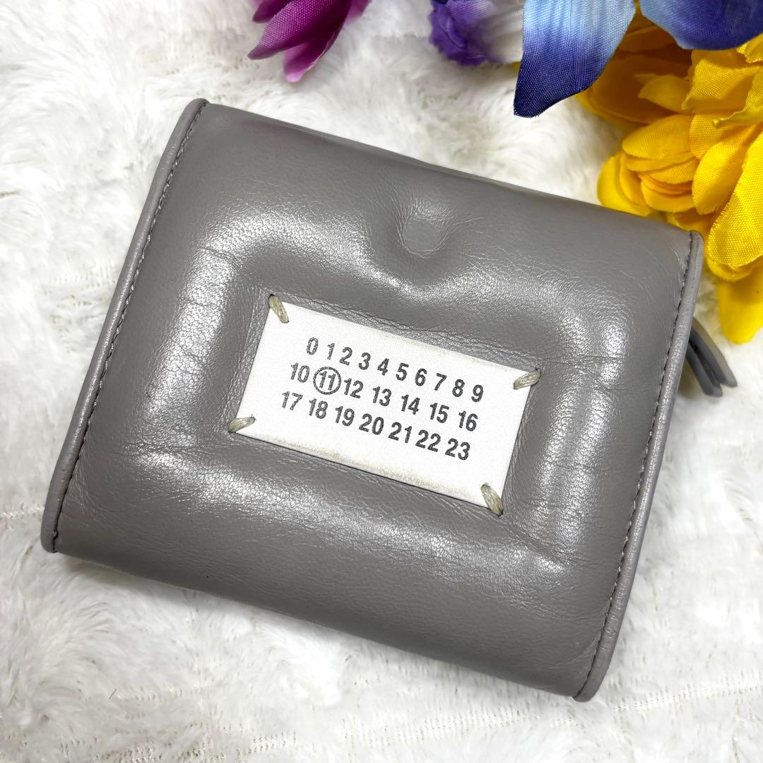 美品✨　【マルジェラ】折り財布 グラムスラム カレンダー オールレザー グレー