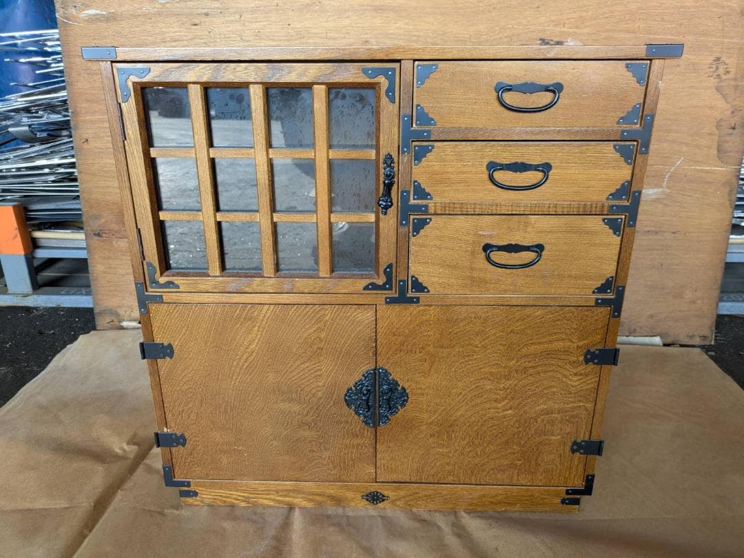 木製箪笥 4引き出し 格子窓付き（金庫付）