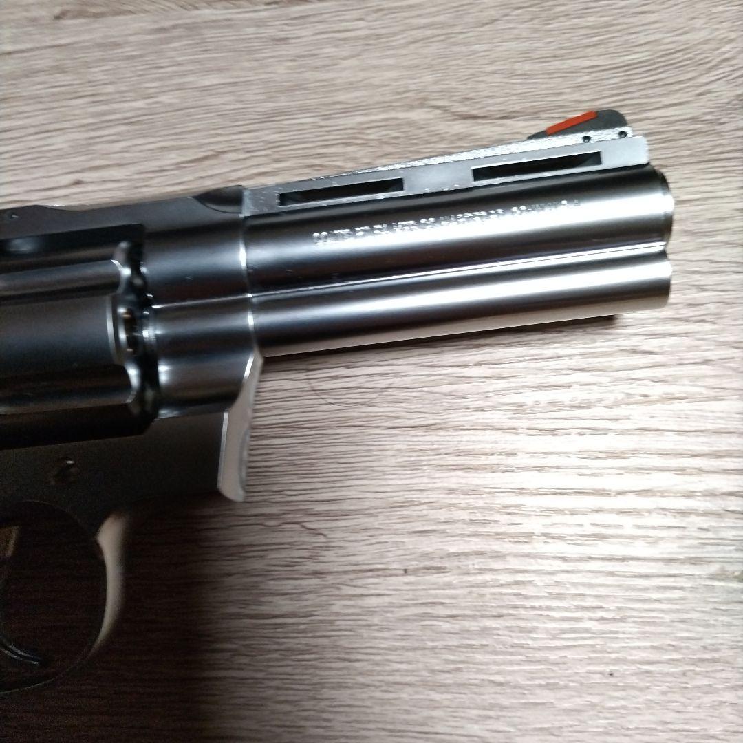 タナカワ−クスの357マグナム４インチコルトパイソンステンレスモデルモデルガン