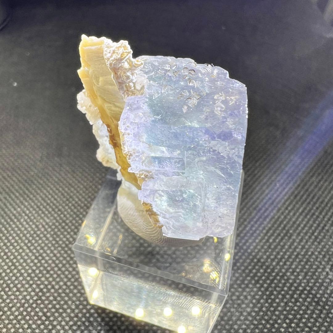 ヤオガンシャン　極めてライトブルー　ほとんどクリアなフローライト