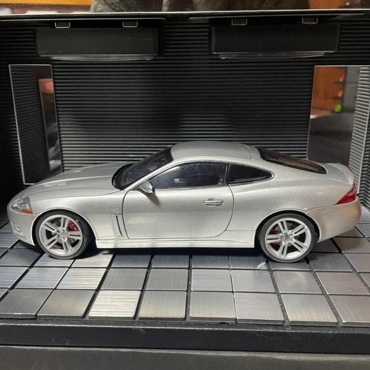 オートアート1/18 ジャガー XKクーペ シルバー