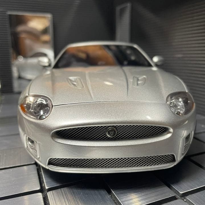 オートアート1/18 ジャガー XKクーペ シルバー