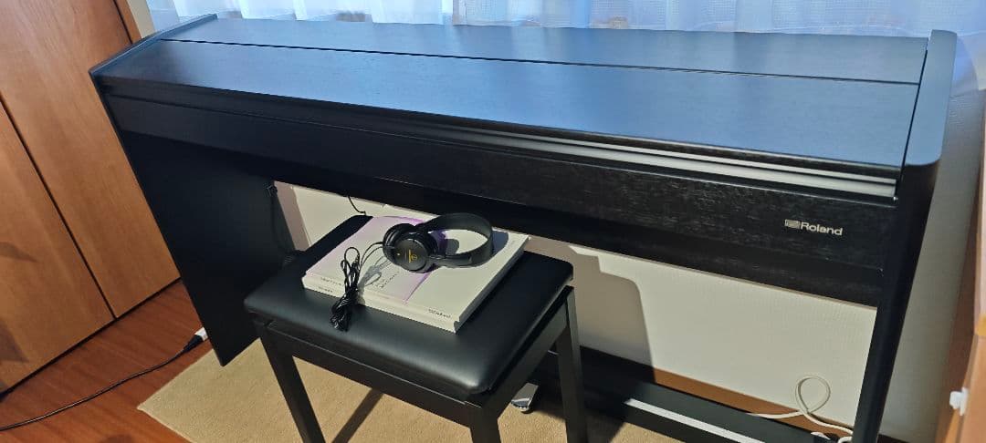 【美品】Roland F701-CB 2021年製 黒木目調 椅子付 電子ピアノ