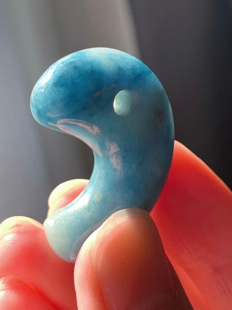 最上級　茄子紺　入りコン沢青翡翠　勾玉　糸魚川翡翠　コン沢勾玉　ひすい　ヒスイ