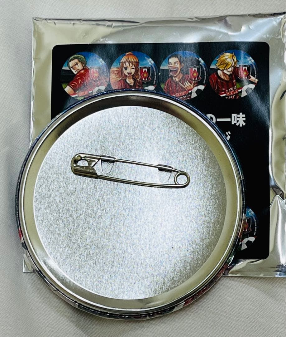 ワンピース 浦和レッズ コラボ ロビン 麦わらの一味 缶バッジ 丸型 レア 輩