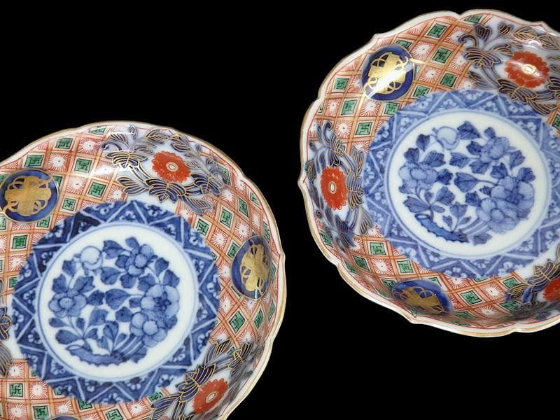 大聖寺伊万里　金襴手　菊花四方襷紋に牡丹の図　４寸皿２枚　E359 AS-CWo