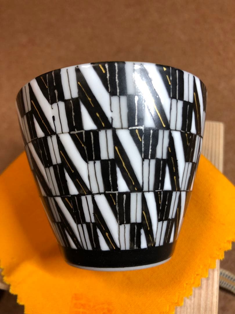 多田 幸史　九谷焼 幾何紋白金彩茶碗