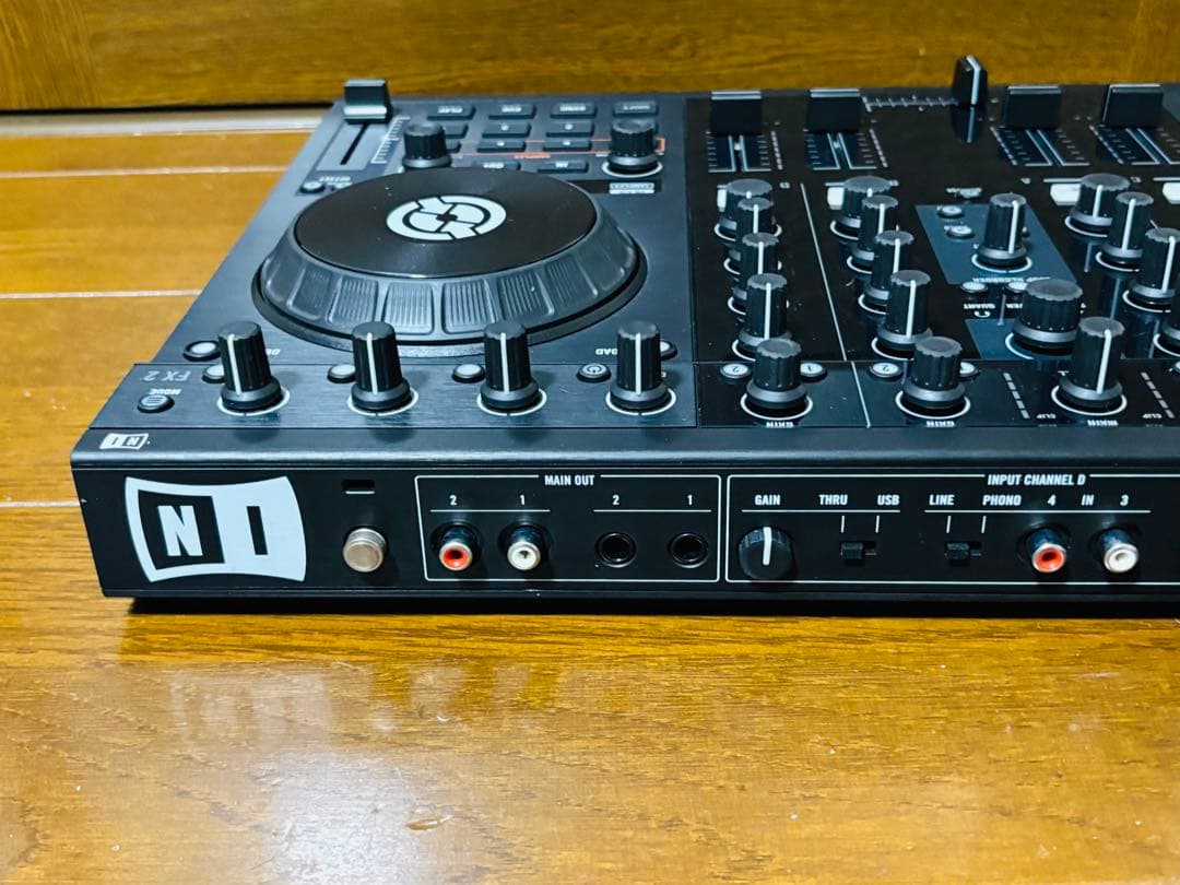 NI 4ch DJコントローラー　TRAKTOR KONTROL S4