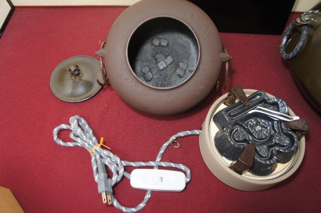 ☆美品 未使用? 在銘平丸釜添え 砂張銅六角鬼面風炉釜 400W電熱器 送料込み