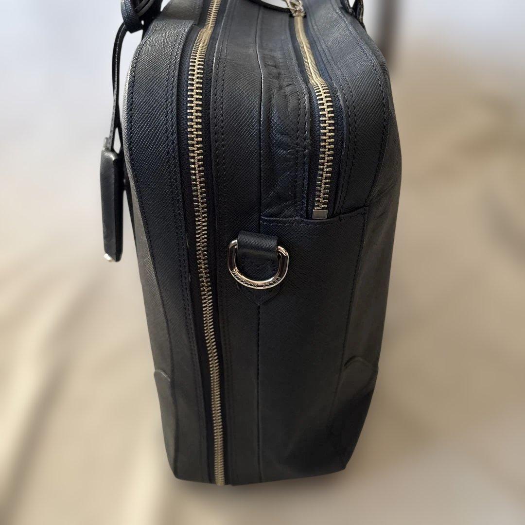 人気✨ペッレモルビダ　ビジネスバッグ ネイビーレザー　2層　パソコン収納可能