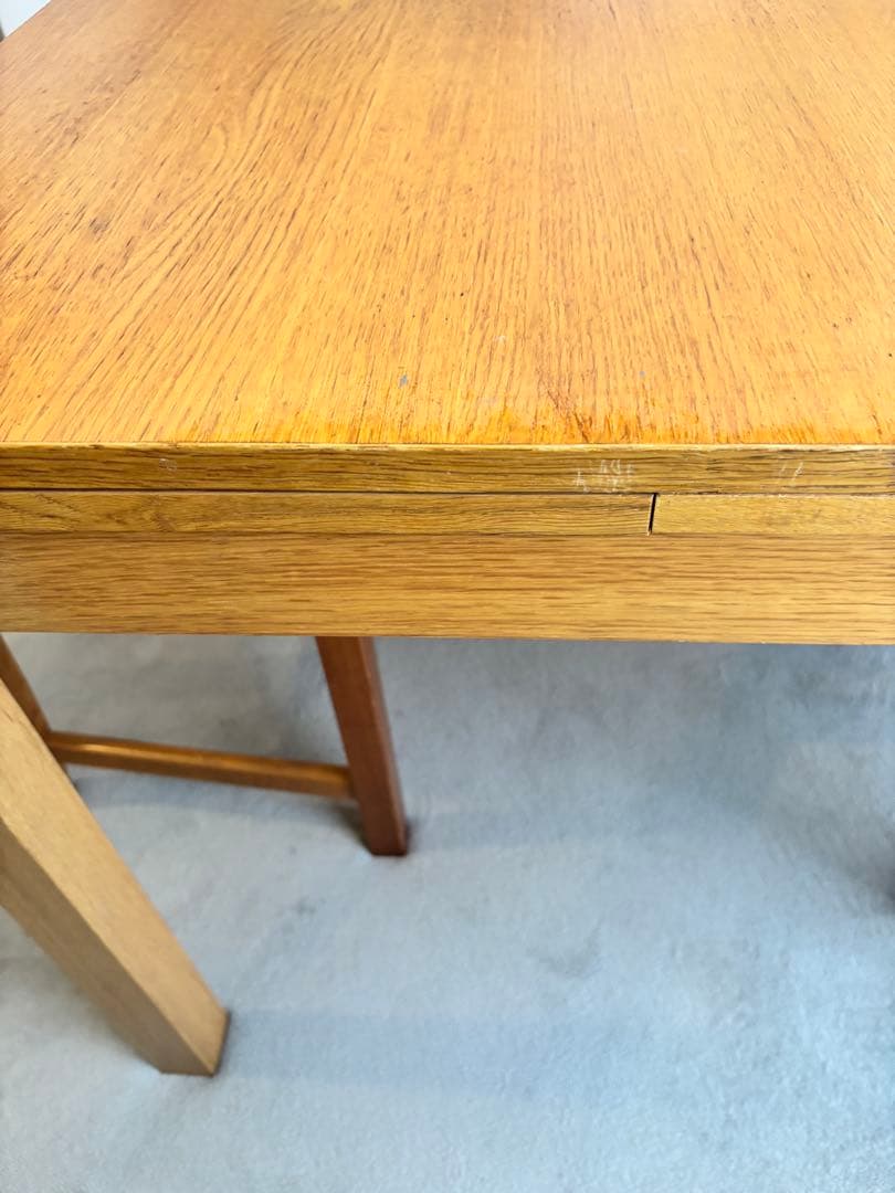 IKEA伸縮式ダイニングテーブル「BJURSTA」