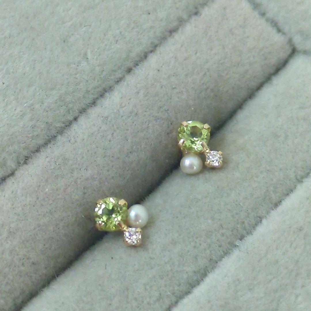 ヨンドシー 4℃ K10 ピアス ライトグリーン クリスタルラインストーンパール