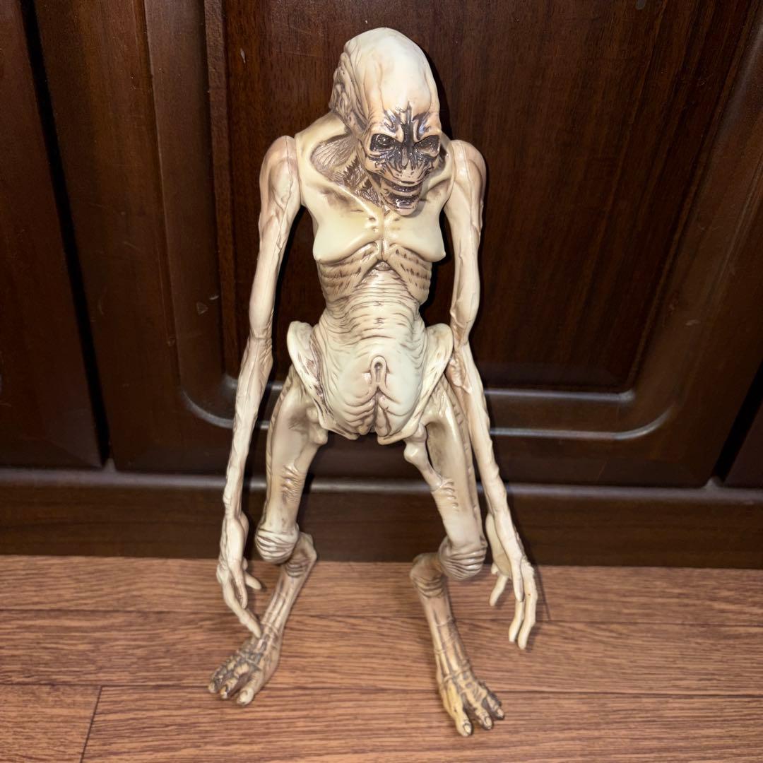 エイリアンフィギュア 約30cm
