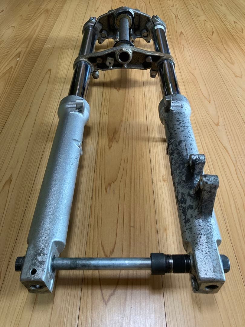 け*ん様 ホーネット250 純正 フロントフォーク MC31 絶版 希少 トップ