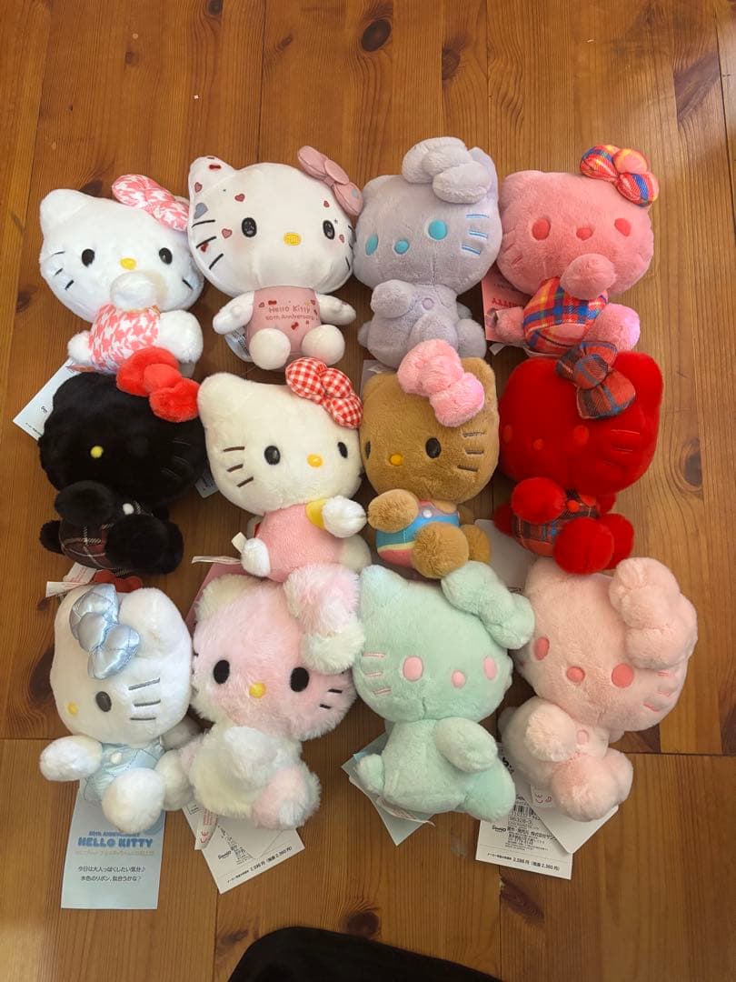 新品未使用　可愛いハローキティの50周年記念のぬいぐるみ24個セット