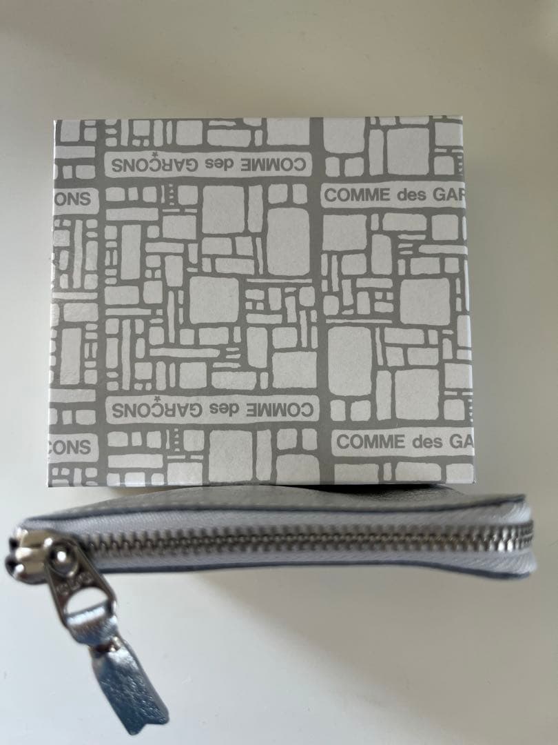 COMME des GARCONS L字型 ZIPウォレット シルバー