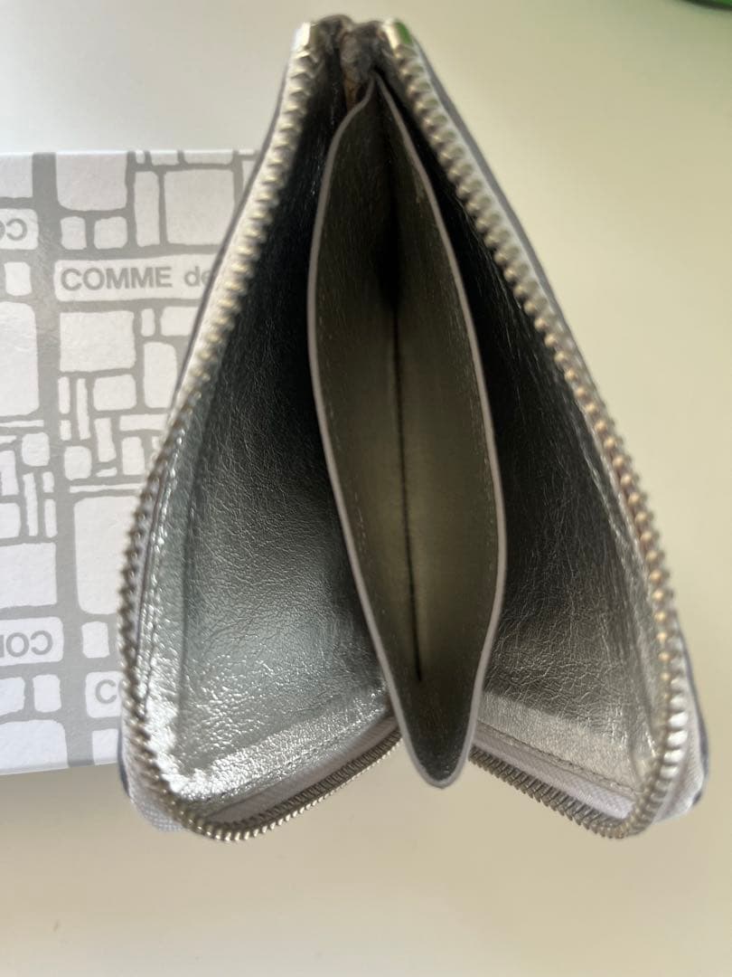 COMME des GARCONS L字型 ZIPウォレット シルバー