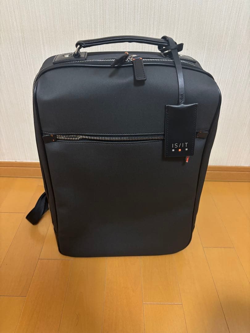 IS/IT ブラック リュック・バックパック