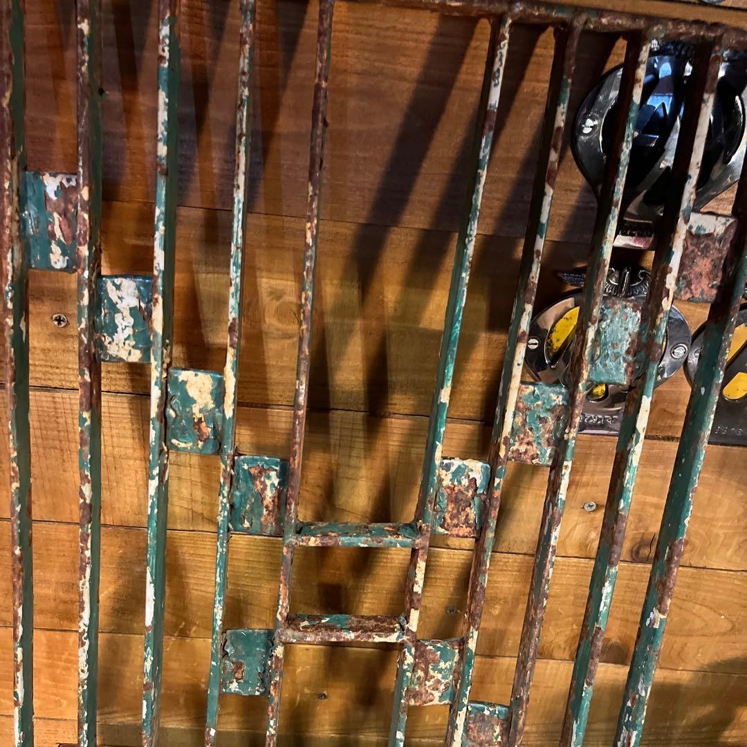 アンティーク　アイアン格子