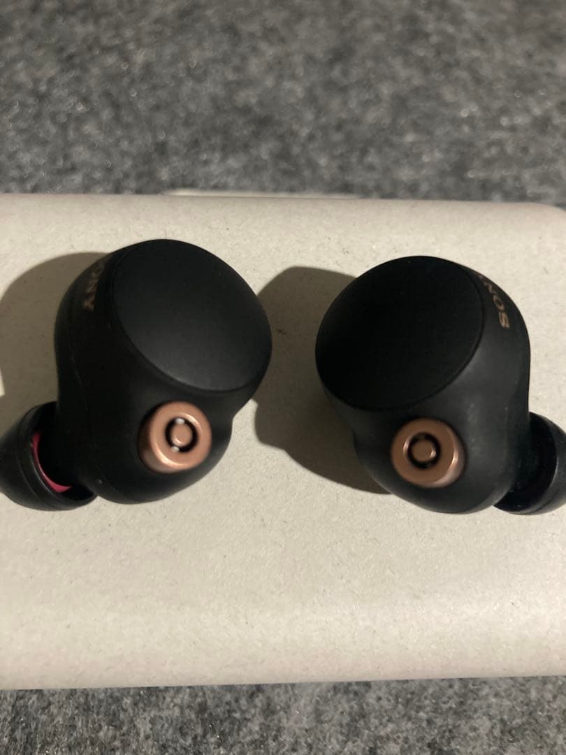 【美品】SONY WF-1000XM4 ノイズキャンセリングイヤホン 付属品あり