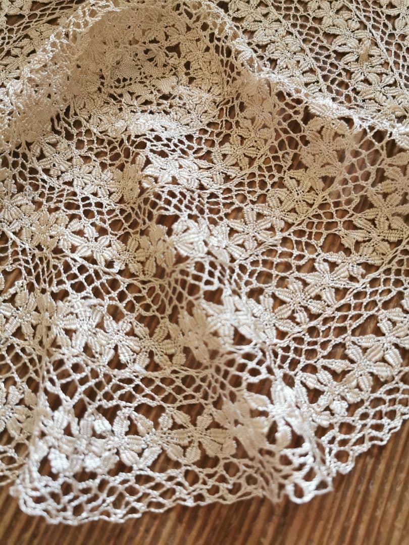アンティークイタリア マルチーズレース 黄金色の絹糸ボビン編 大判41㎝ドイリー
