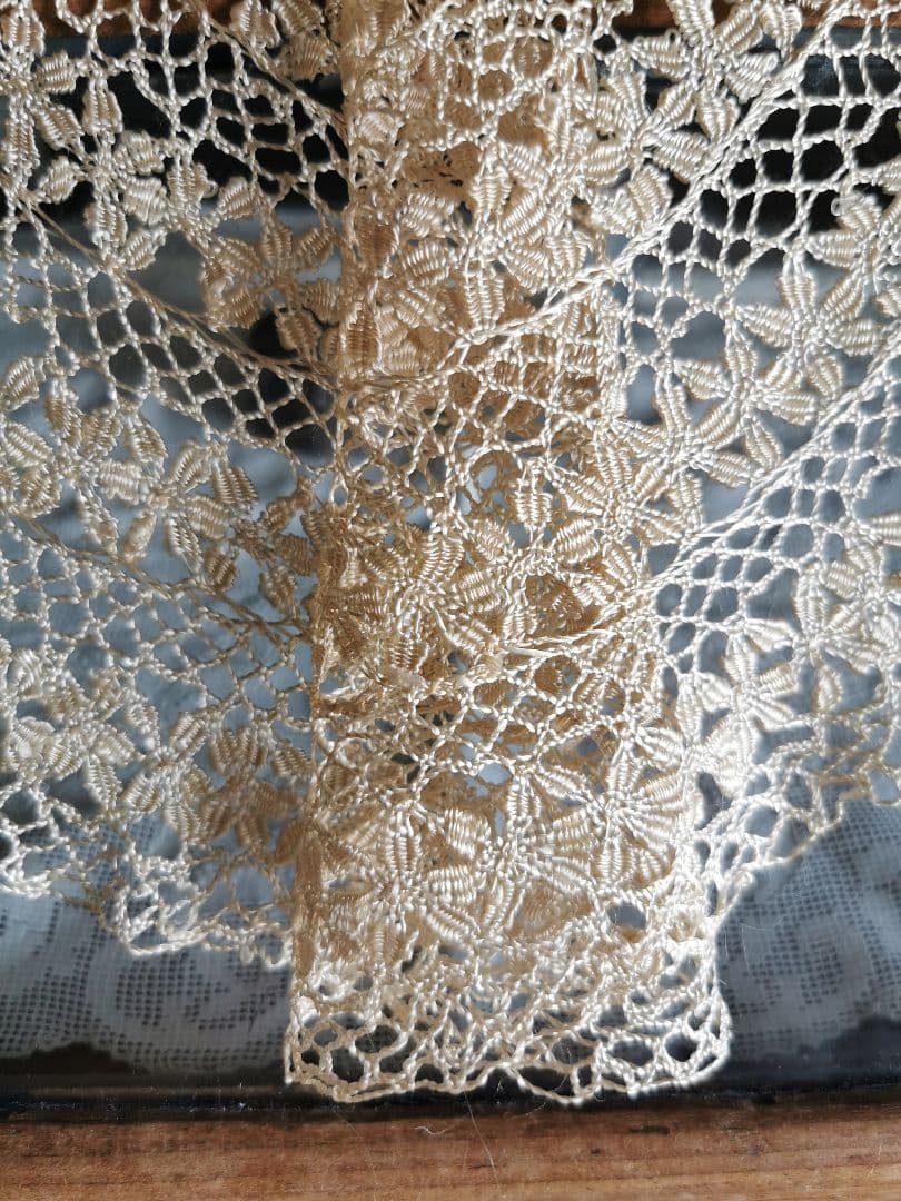 アンティークイタリア マルチーズレース 黄金色の絹糸ボビン編 大判41㎝ドイリー