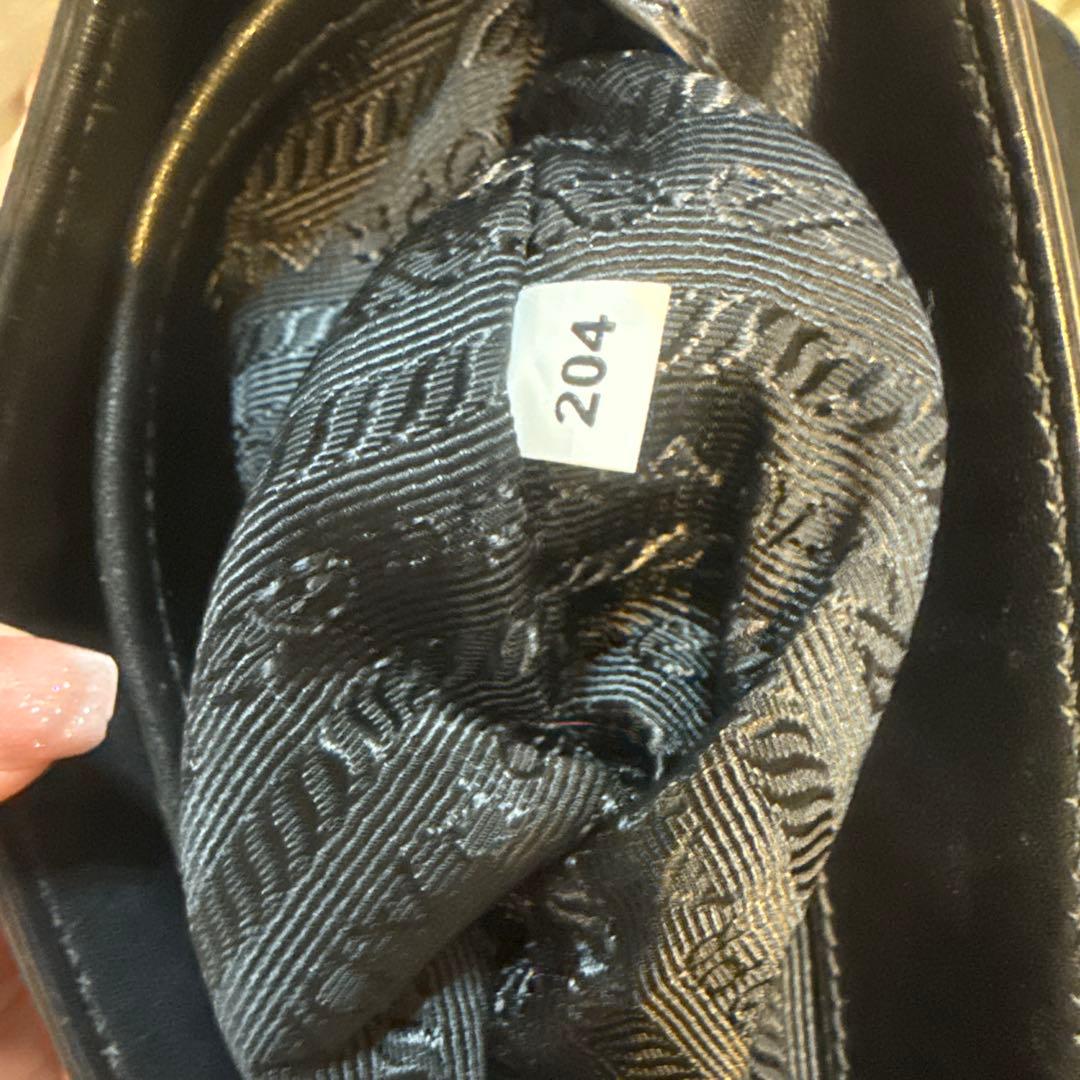 PRADA ブラック ショルダーバッグ　サフィアーノ