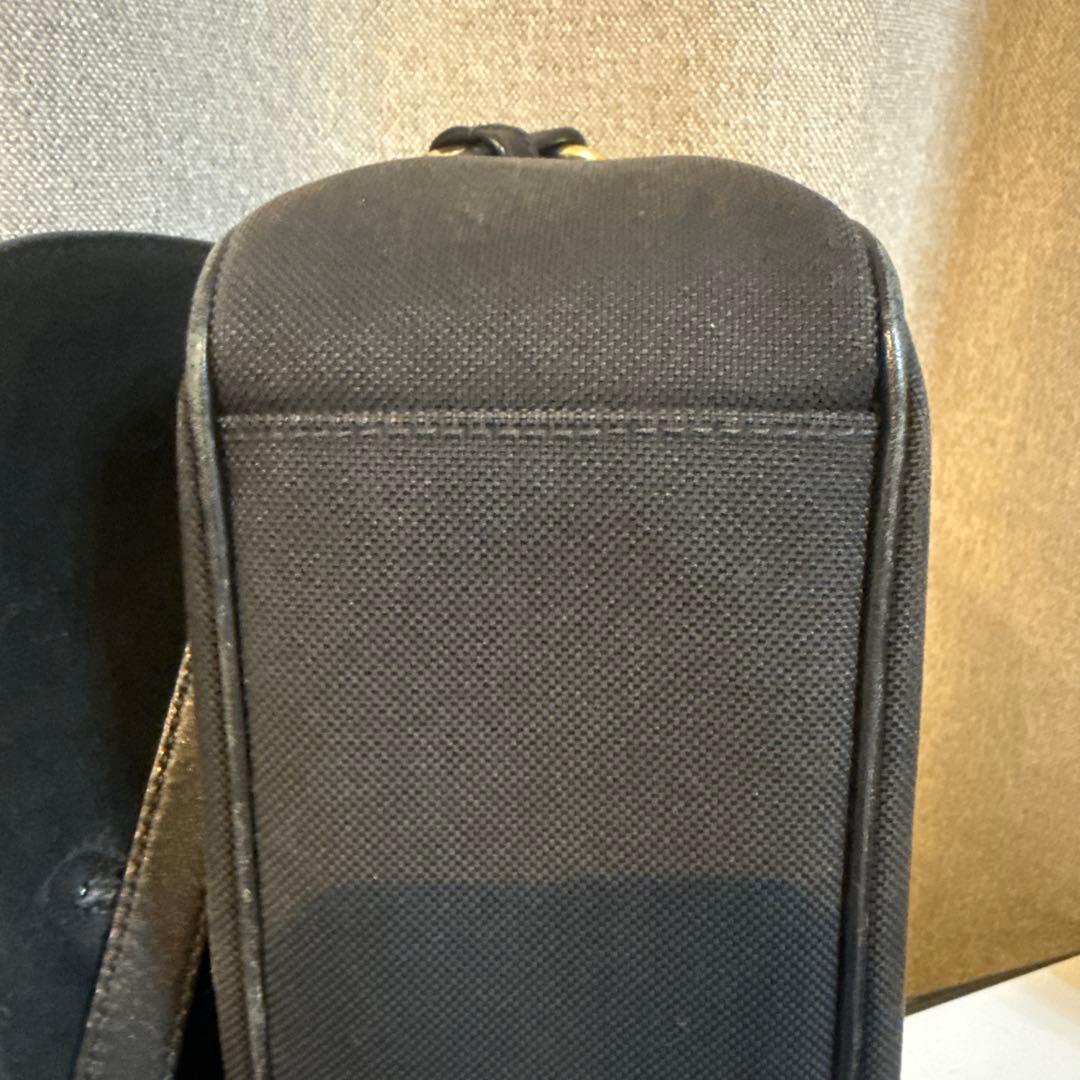 PRADA ブラック ショルダーバッグ　サフィアーノ