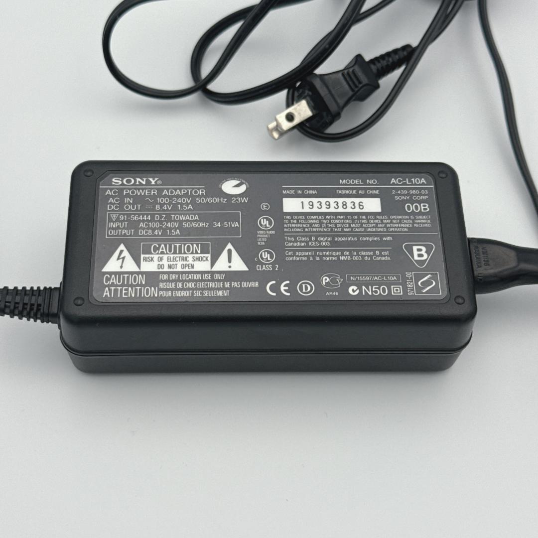 【良品】SONY ビデオカメラ MiniDVハンディカム DCR-TRV70