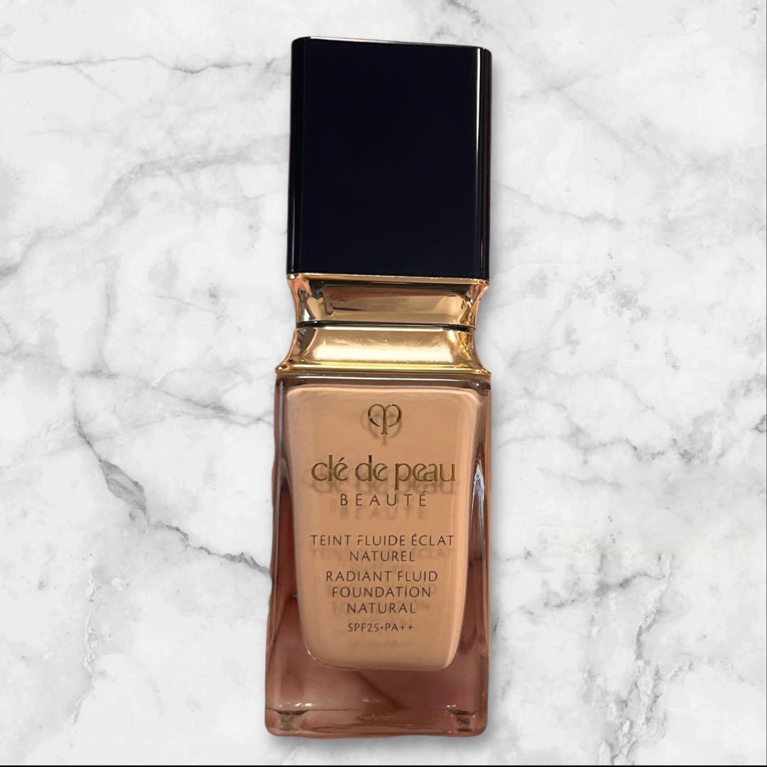 クレ・ド・ポー ボーテ タンフリュイド エクラ ナチュレル オークル10