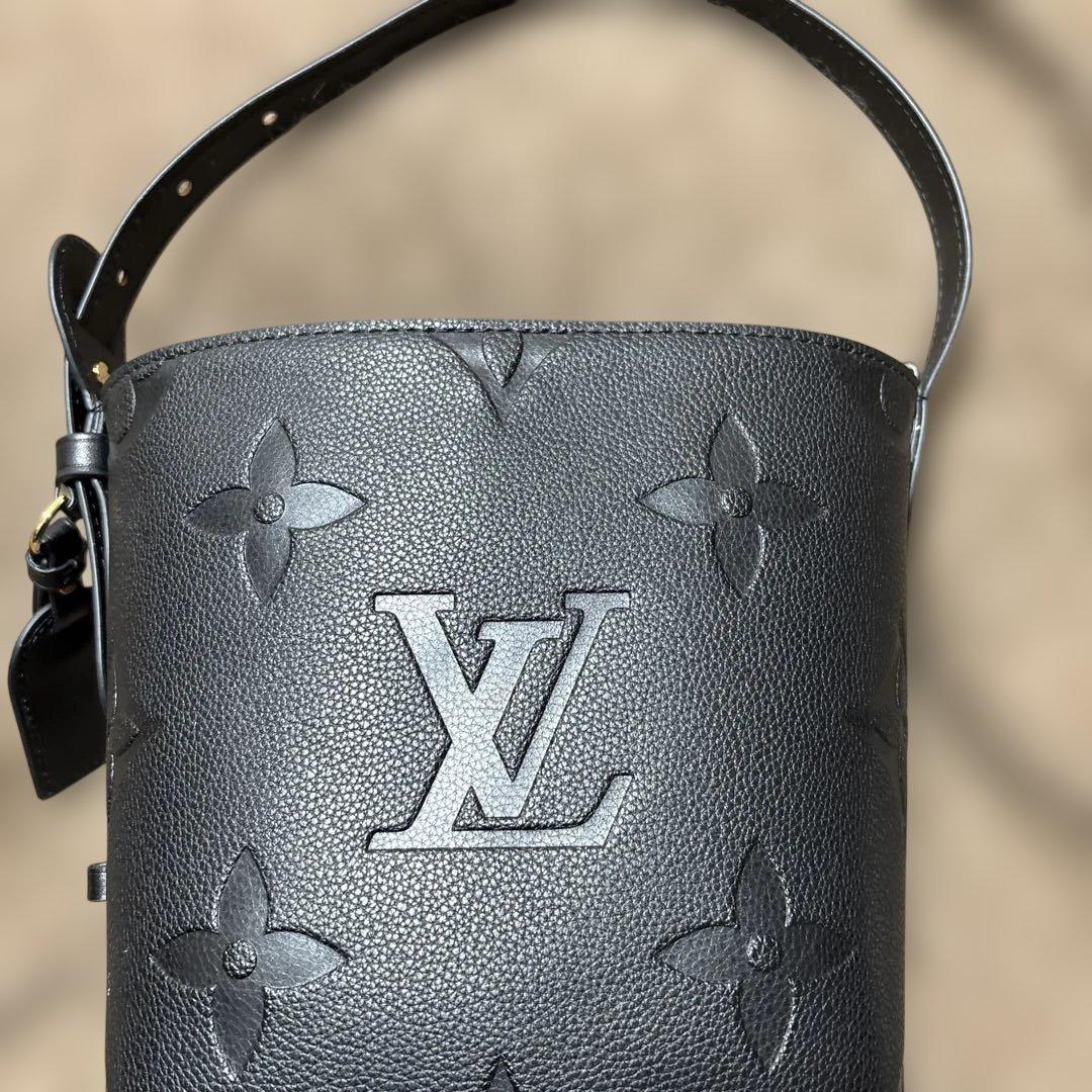 ブラック バケツ型ハンドバッグ