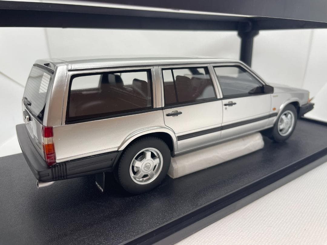 104-041 Cult 1/18 ボルボ 740 Turbo Estate